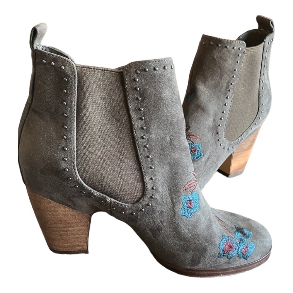 Crown Vintage Beige  Green Embossed Beads Suede 2.5” Heeled Ankle Boots SlipOn 6 - Picture 11 of 12